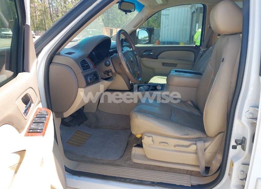 Photo 5 of 2011 Chevrolet Tahoe LT (VIN 1GNSCBE09BR232011)