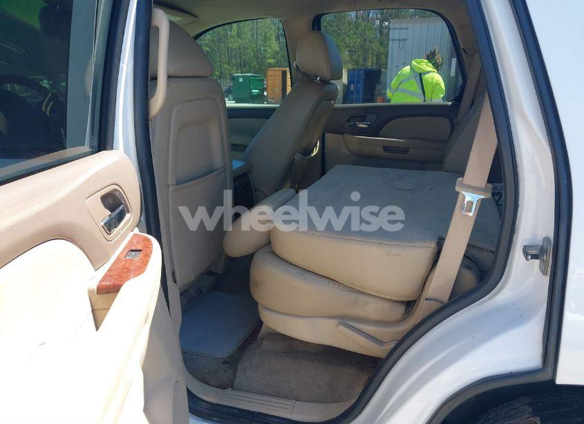 Photo 8 of 2011 Chevrolet Tahoe LT (VIN 1GNSCBE09BR232011)