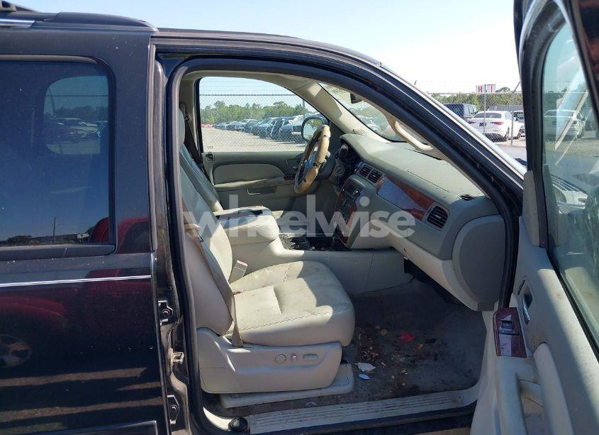 Photo 5 of 2011 Chevrolet Tahoe LT (VIN 1GNSCBE09BR379607)