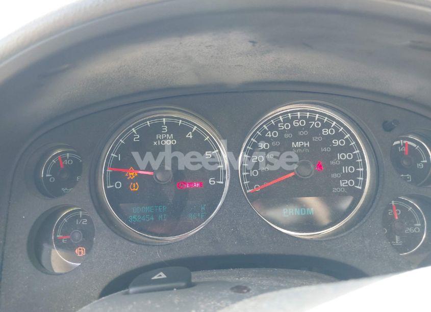 Photo 7 of 2011 Chevrolet Tahoe LT (VIN 1GNSCBE09BR379607)