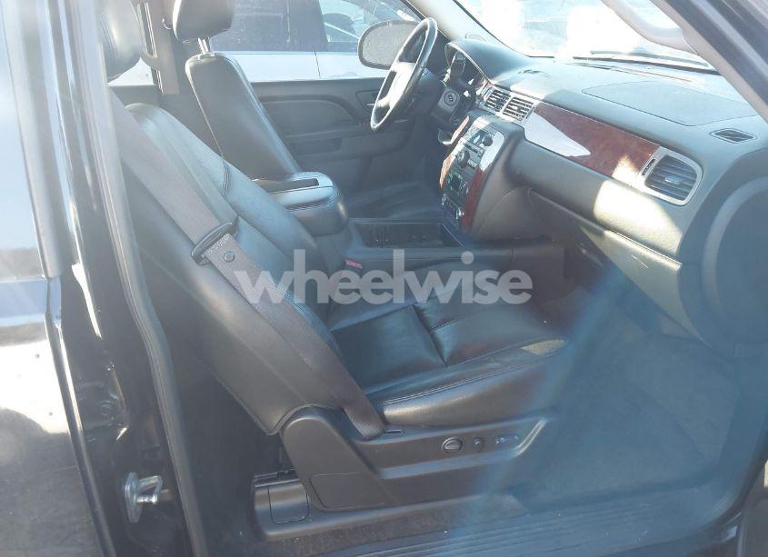 Photo 5 of 2012 Chevrolet Tahoe LT (VIN 1GNSCBE09CR274504)