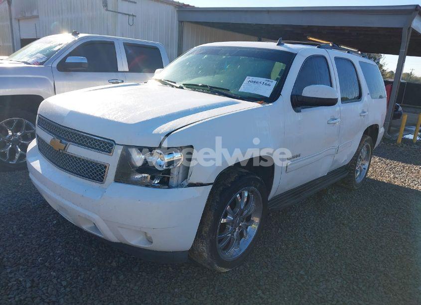 Photo 2 of 2013 Chevrolet Tahoe LT (VIN 1GNSCBE09DR250320)