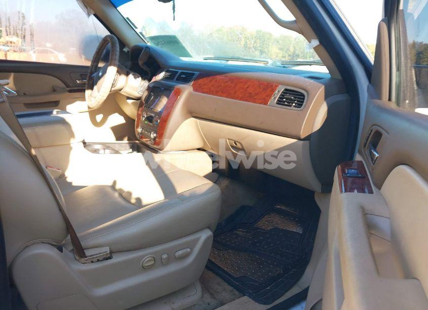 Photo 5 of 2013 Chevrolet Tahoe LT (VIN 1GNSCBE09DR250320)