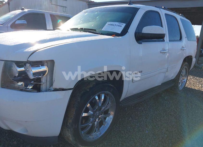 Photo 6 of 2013 Chevrolet Tahoe LT (VIN 1GNSCBE09DR250320)