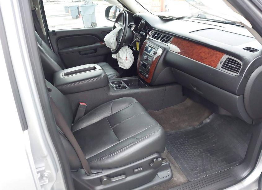 Photo 5 of 2013 Chevrolet Tahoe LT (VIN 1GNSCBE09DR254500)