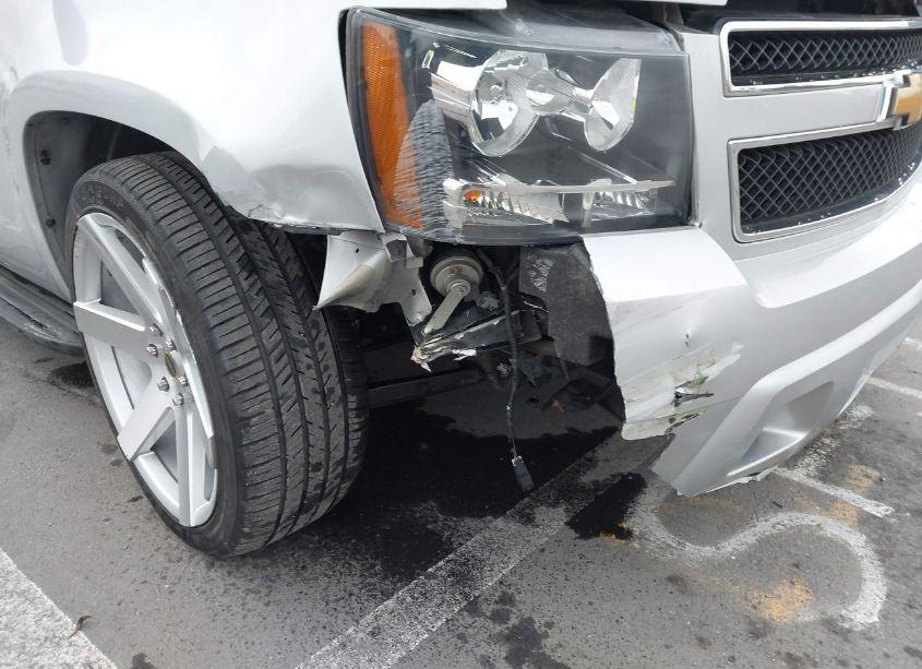 Photo 6 of 2013 Chevrolet Tahoe LT (VIN 1GNSCBE09DR254500)