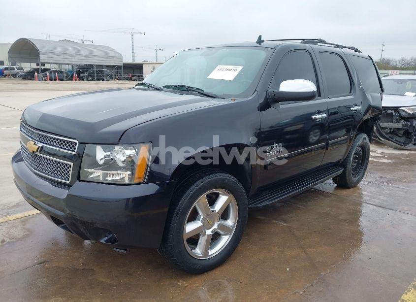 Photo 2 of 2014 Chevrolet Tahoe LT (VIN 1GNSCBE09ER188502)