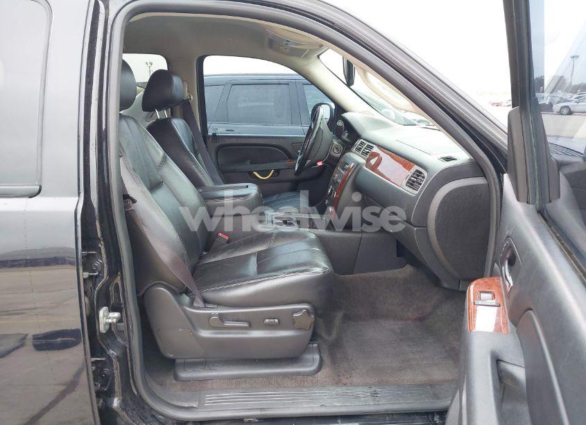 Photo 5 of 2014 Chevrolet Tahoe LT (VIN 1GNSCBE09ER188502)