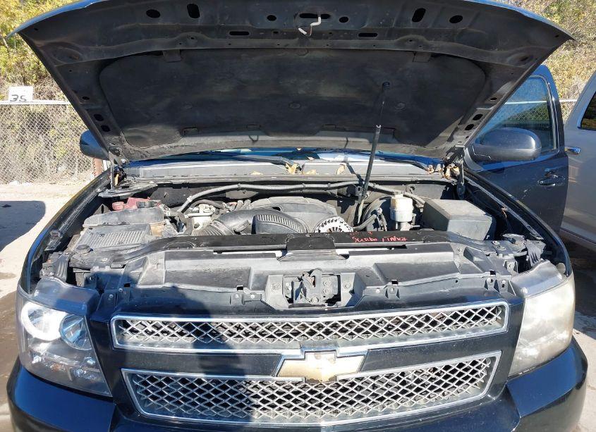 Photo 10 of 2011 Chevrolet Tahoe LT (VIN 1GNSCBE0XBR105140)