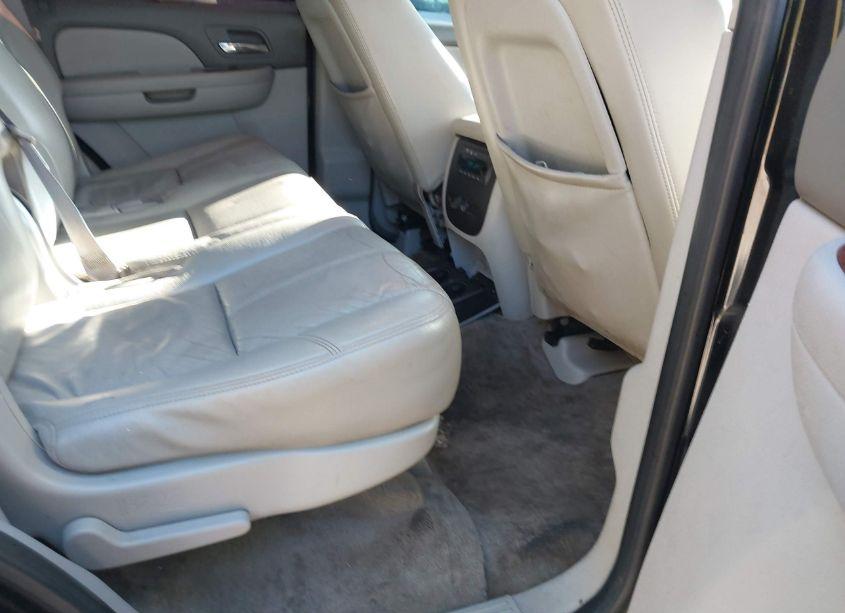 Photo 8 of 2011 Chevrolet Tahoe LT (VIN 1GNSCBE0XBR105140)