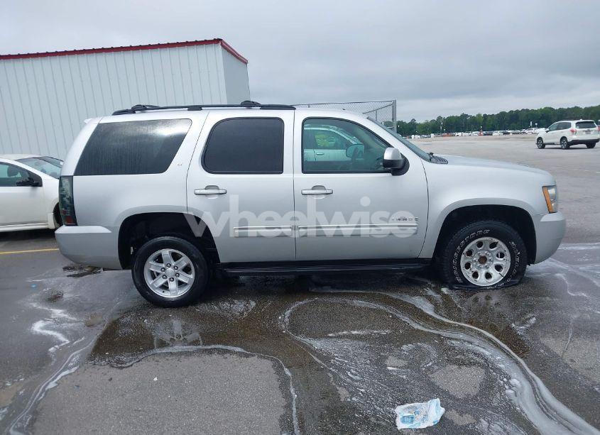 Photo 13 of 2011 Chevrolet Tahoe LT (VIN 1GNSCBE0XBR111861)