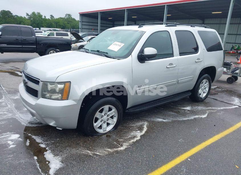 Photo 2 of 2011 Chevrolet Tahoe LT (VIN 1GNSCBE0XBR111861)