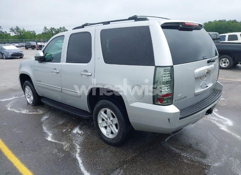 Photo 3 of 2011 Chevrolet Tahoe LT (VIN 1GNSCBE0XBR111861)