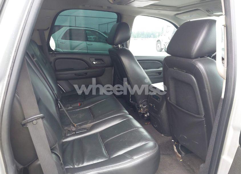 Photo 8 of 2011 Chevrolet Tahoe LT (VIN 1GNSCBE0XBR111861)