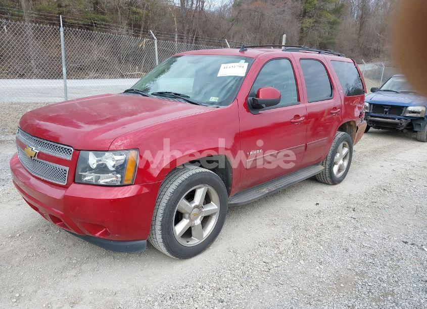 Photo 2 of 2013 Chevrolet Tahoe LT (VIN 1GNSCBE0XDR171707)