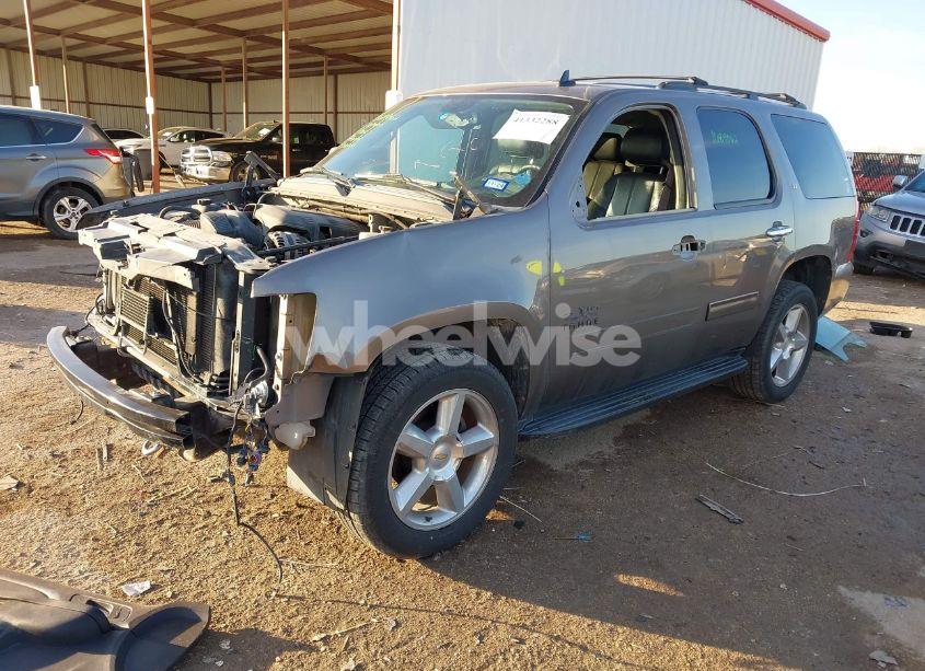 Photo 2 of 2013 Chevrolet Tahoe LT (VIN 1GNSCBE0XDR344691)