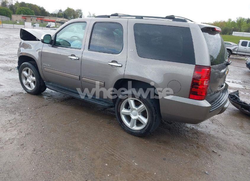 Photo 3 of 2013 Chevrolet Tahoe LT (VIN 1GNSCBE0XDR357490)
