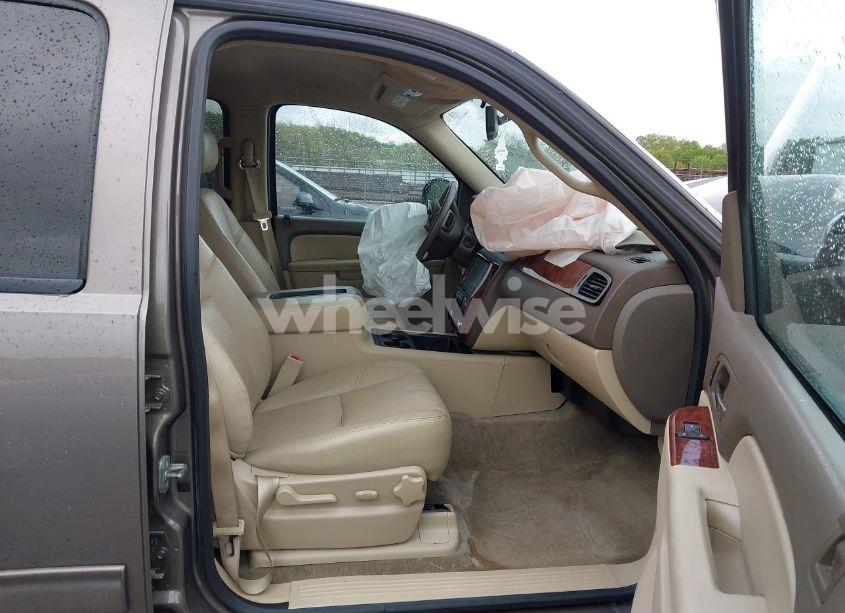 Photo 5 of 2013 Chevrolet Tahoe LT (VIN 1GNSCBE0XDR357490)