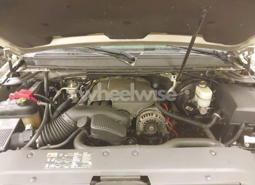 Photo 10 of 2014 Chevrolet Tahoe LT (VIN 1GNSCBE0XER189402)