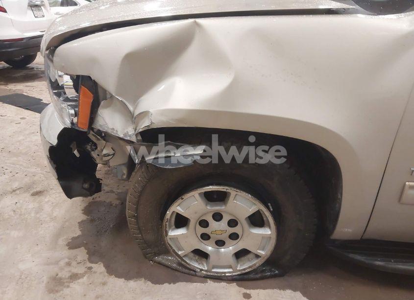 Photo 12 of 2014 Chevrolet Tahoe LT (VIN 1GNSCBE0XER189402)