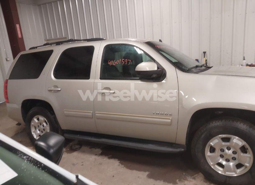 Photo 14 of 2014 Chevrolet Tahoe LT (VIN 1GNSCBE0XER189402)