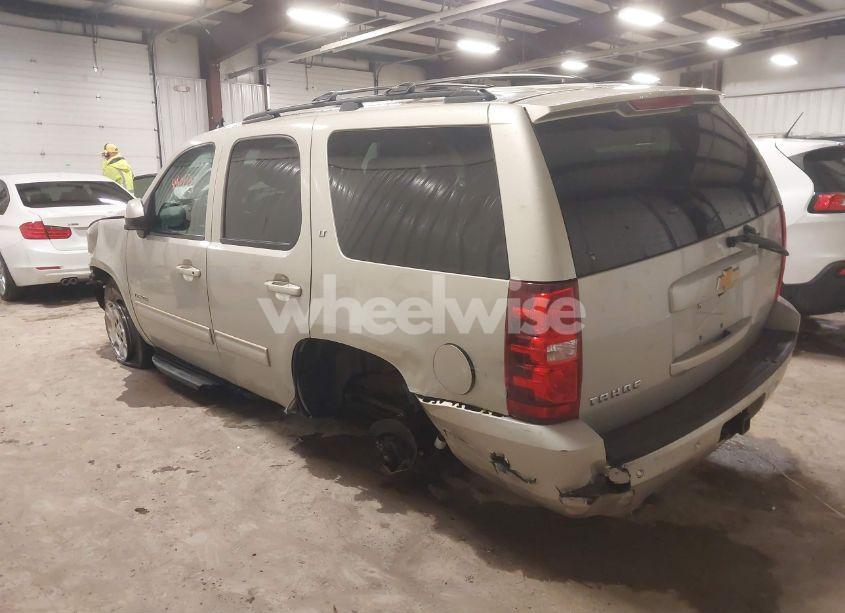 Photo 3 of 2014 Chevrolet Tahoe LT (VIN 1GNSCBE0XER189402)