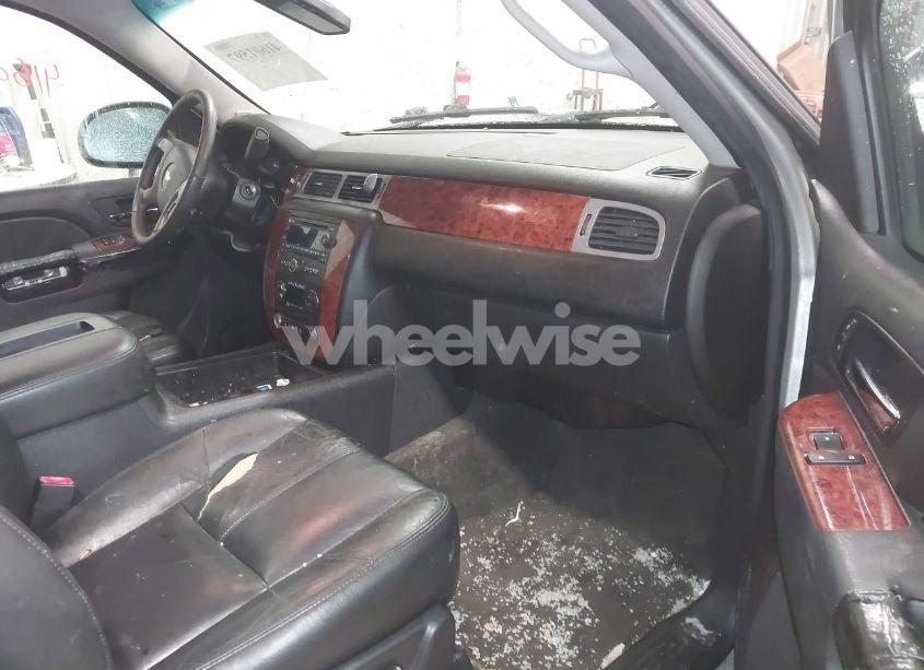 Photo 5 of 2014 Chevrolet Tahoe LT (VIN 1GNSCBE0XER189402)