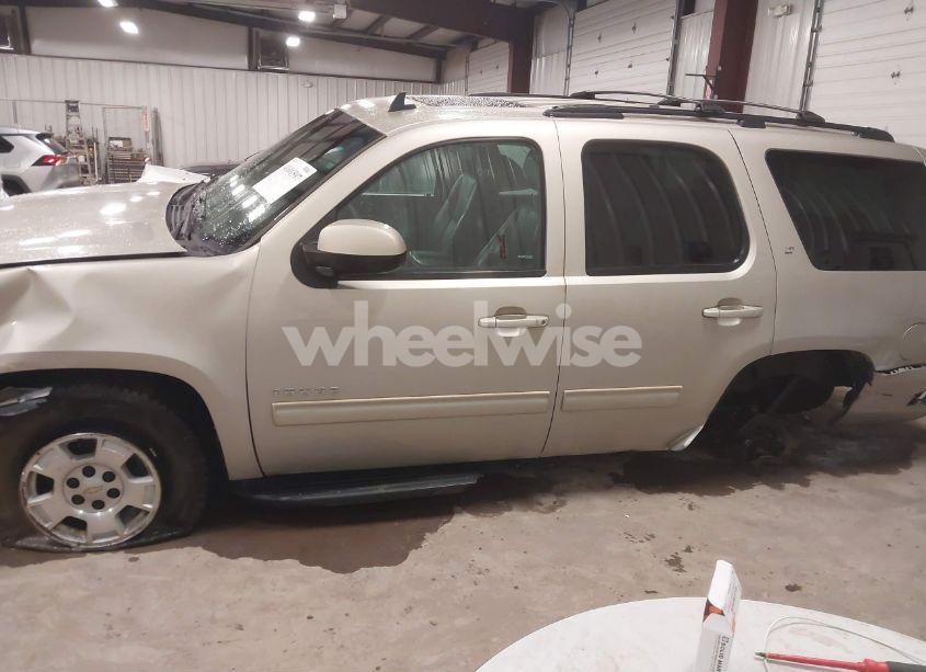 Photo 6 of 2014 Chevrolet Tahoe LT (VIN 1GNSCBE0XER189402)