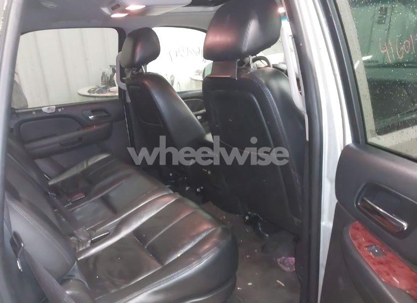 Photo 8 of 2014 Chevrolet Tahoe LT (VIN 1GNSCBE0XER189402)