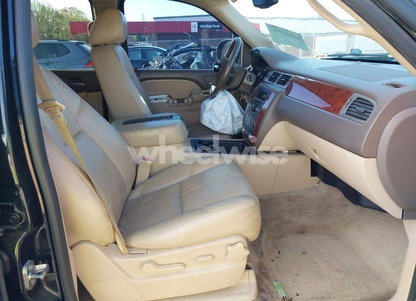 Photo 5 of 2014 Chevrolet Tahoe LT (VIN 1GNSCBE0XER202150)