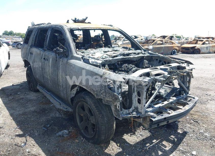 2016 Chevrolet Tahoe LT (VIN 1GNSCBKC0GR163943) main photo