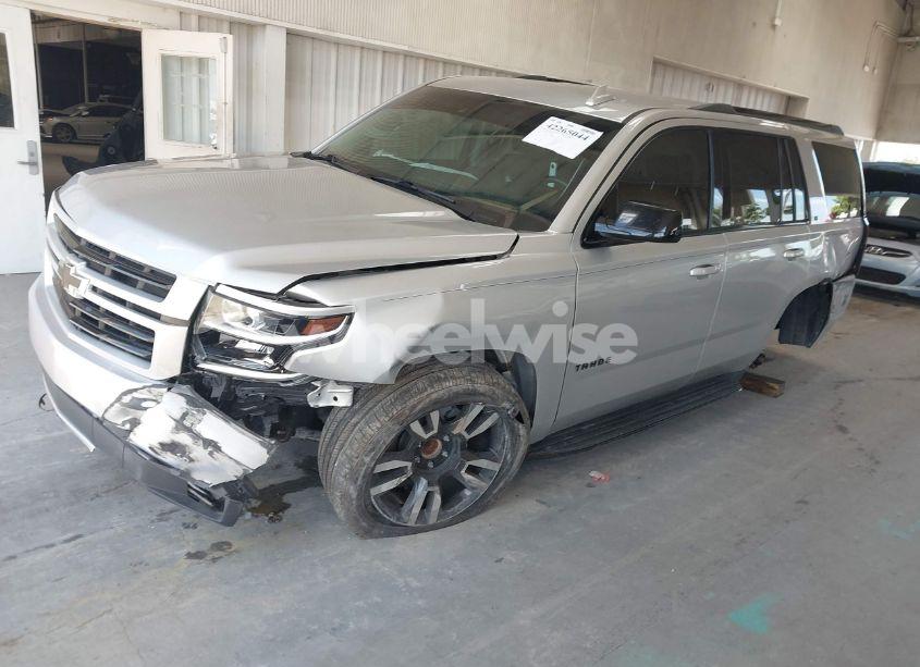 Photo 2 of 2019 Chevrolet Tahoe LT (VIN 1GNSCBKC0KR240660)