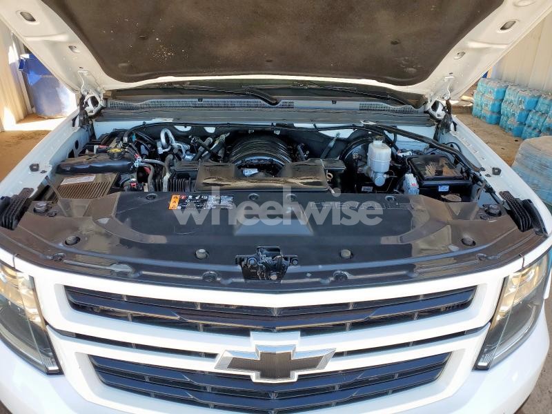 Photo 2 of 2019 CHEVROLET TAHOE C1500 LT (VIN 1GNSCBKC0KR351600)