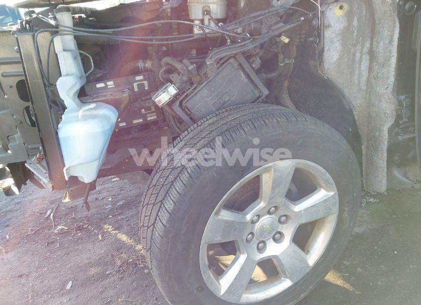 Photo 6 of 2015 Chevrolet Tahoe LT (VIN 1GNSCBKC1FR232962)