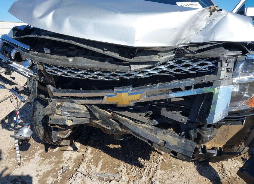 Photo 6 of 2017 Chevrolet Tahoe LT (VIN 1GNSCBKC2HR393548)