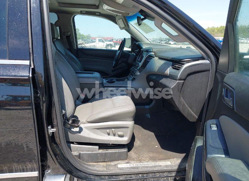 Photo 5 of 2019 Chevrolet Tahoe LT (VIN 1GNSCBKC4KR231153)