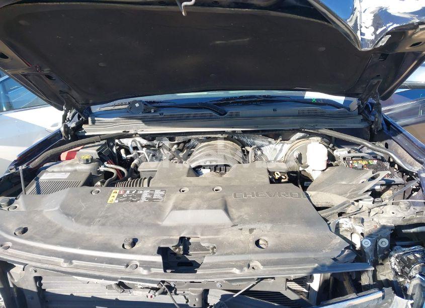 Photo 10 of 2018 Chevrolet Tahoe LT (VIN 1GNSCBKC6JR116679)