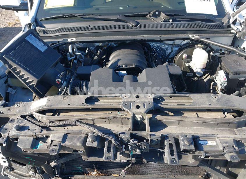 Photo 10 of 2018 Chevrolet Tahoe LT (VIN 1GNSCBKCXJR348704)