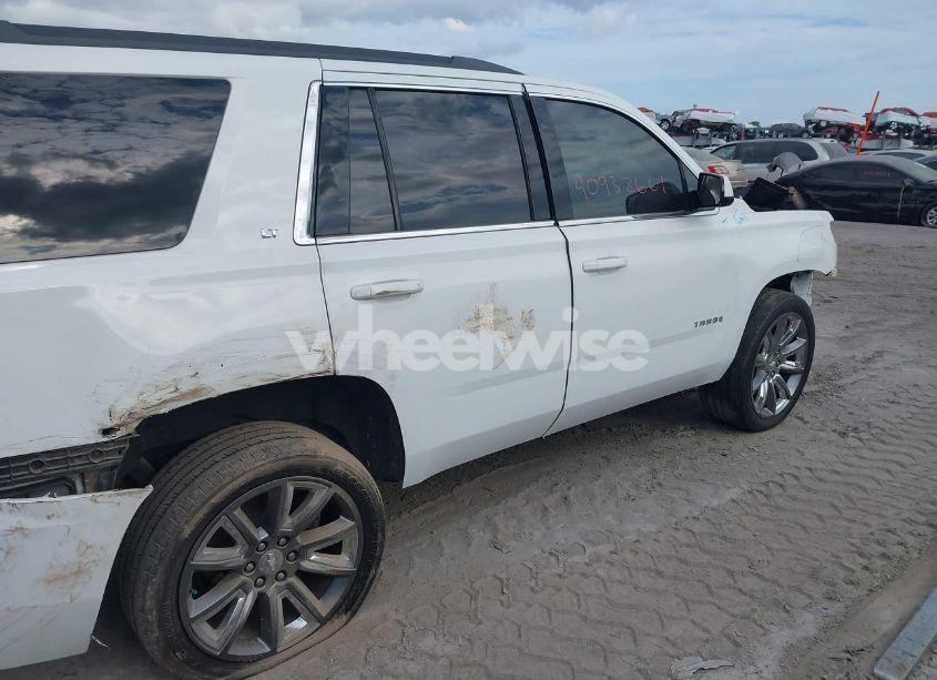Photo 4 of 2018 Chevrolet Tahoe LT (VIN 1GNSCBKCXJR348704)
