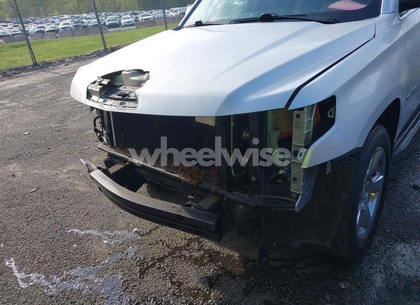 Photo 18 of 2019 Chevrolet Tahoe LT (VIN 1GNSCBKCXKR219413)