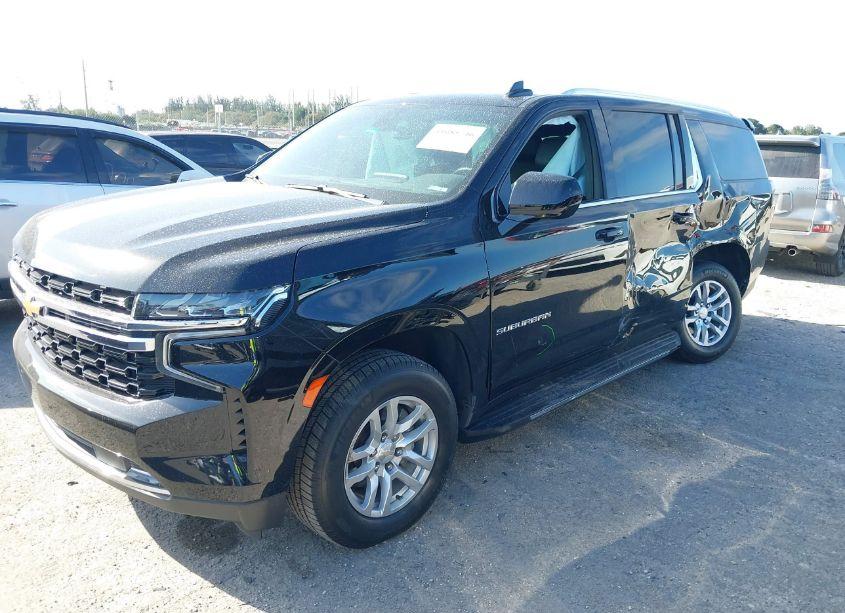 Photo 2 of 2022 Chevrolet Suburban 2WD LS (VIN 1GNSCBKD8NR338512)