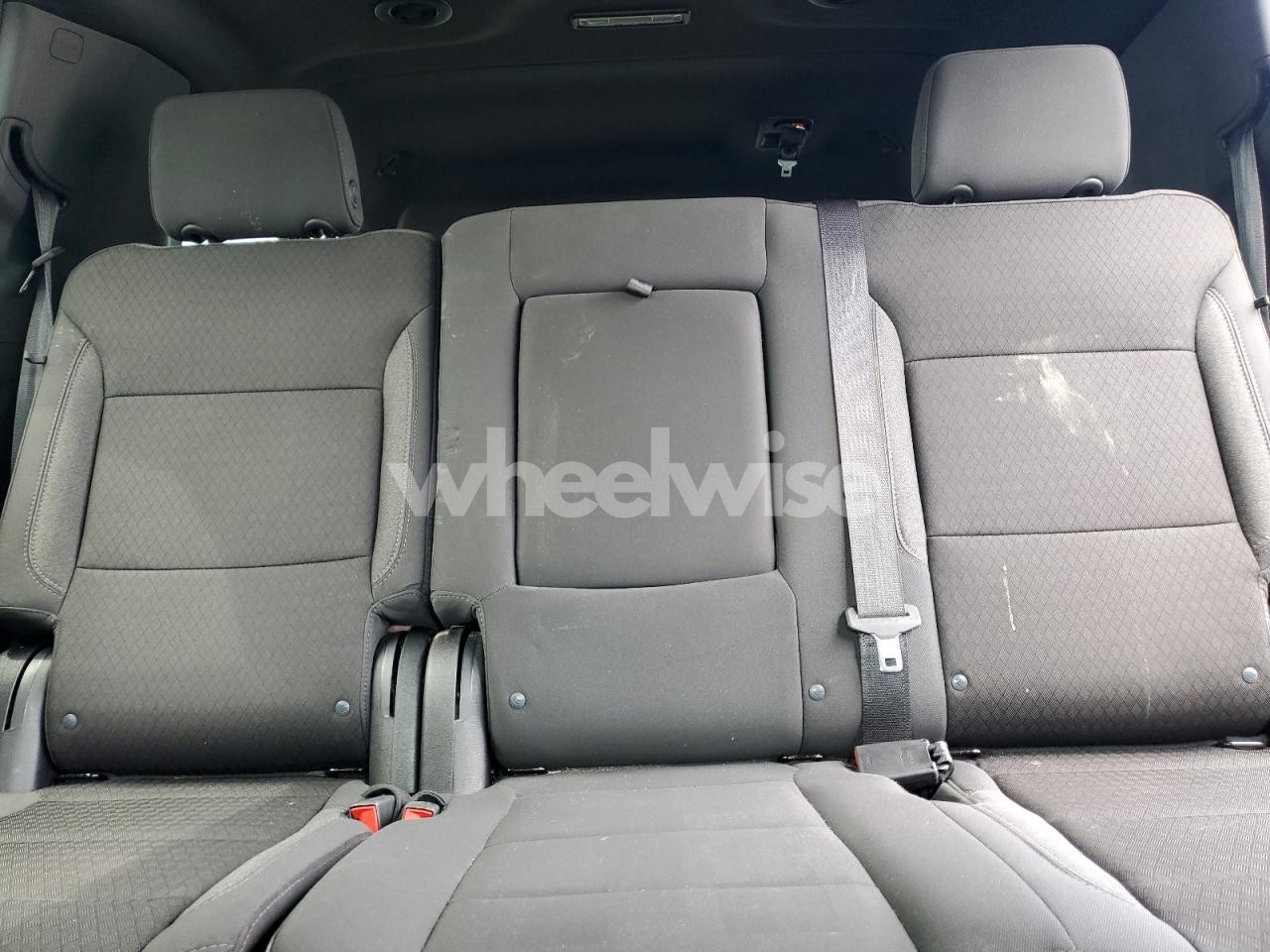 Photo 10 of 2024 CHEVROLET SUBURBAN C1500 LS N/A (VIN 1GNSCBKT0RR332135)