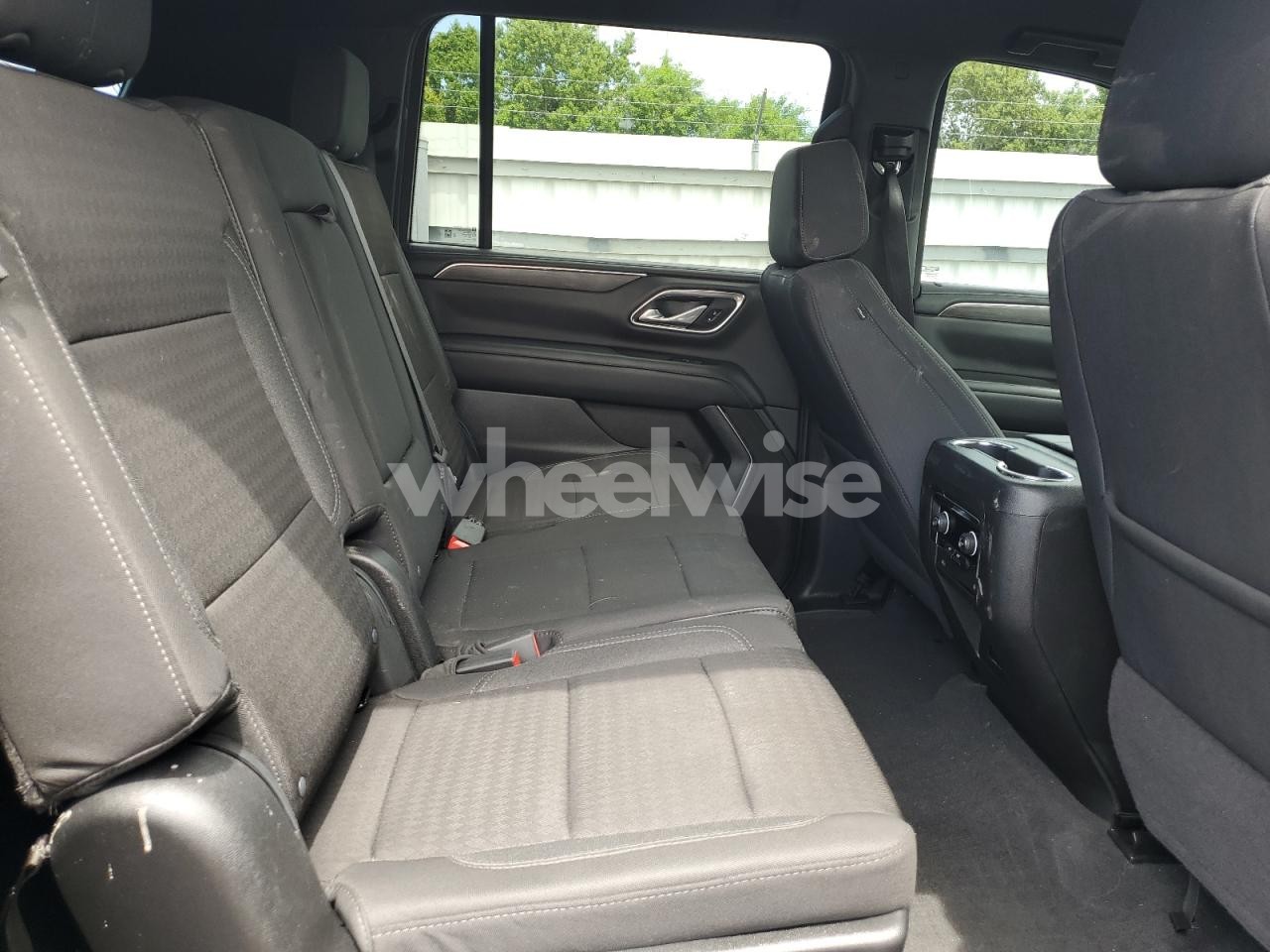 Photo 11 of 2024 CHEVROLET SUBURBAN C1500 LS N/A (VIN 1GNSCBKT0RR332135)
