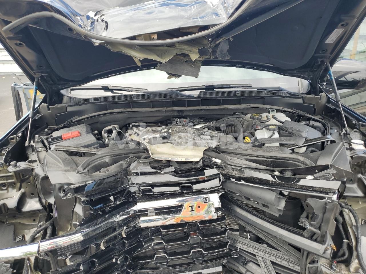 Photo 12 of 2024 CHEVROLET SUBURBAN C1500 LS N/A (VIN 1GNSCBKT0RR332135)