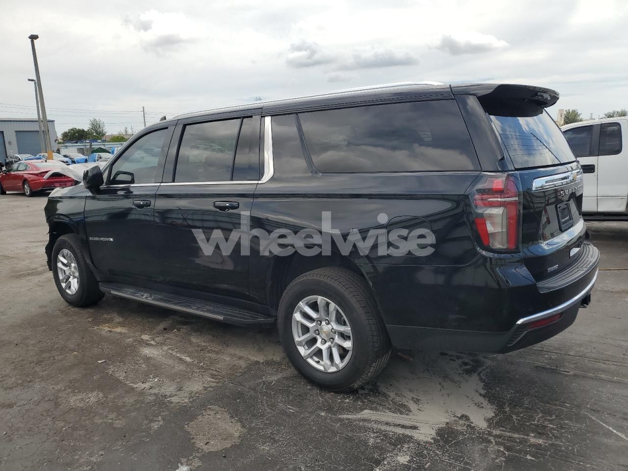 Photo 2 of 2024 CHEVROLET SUBURBAN C1500 LS N/A (VIN 1GNSCBKT0RR332135)