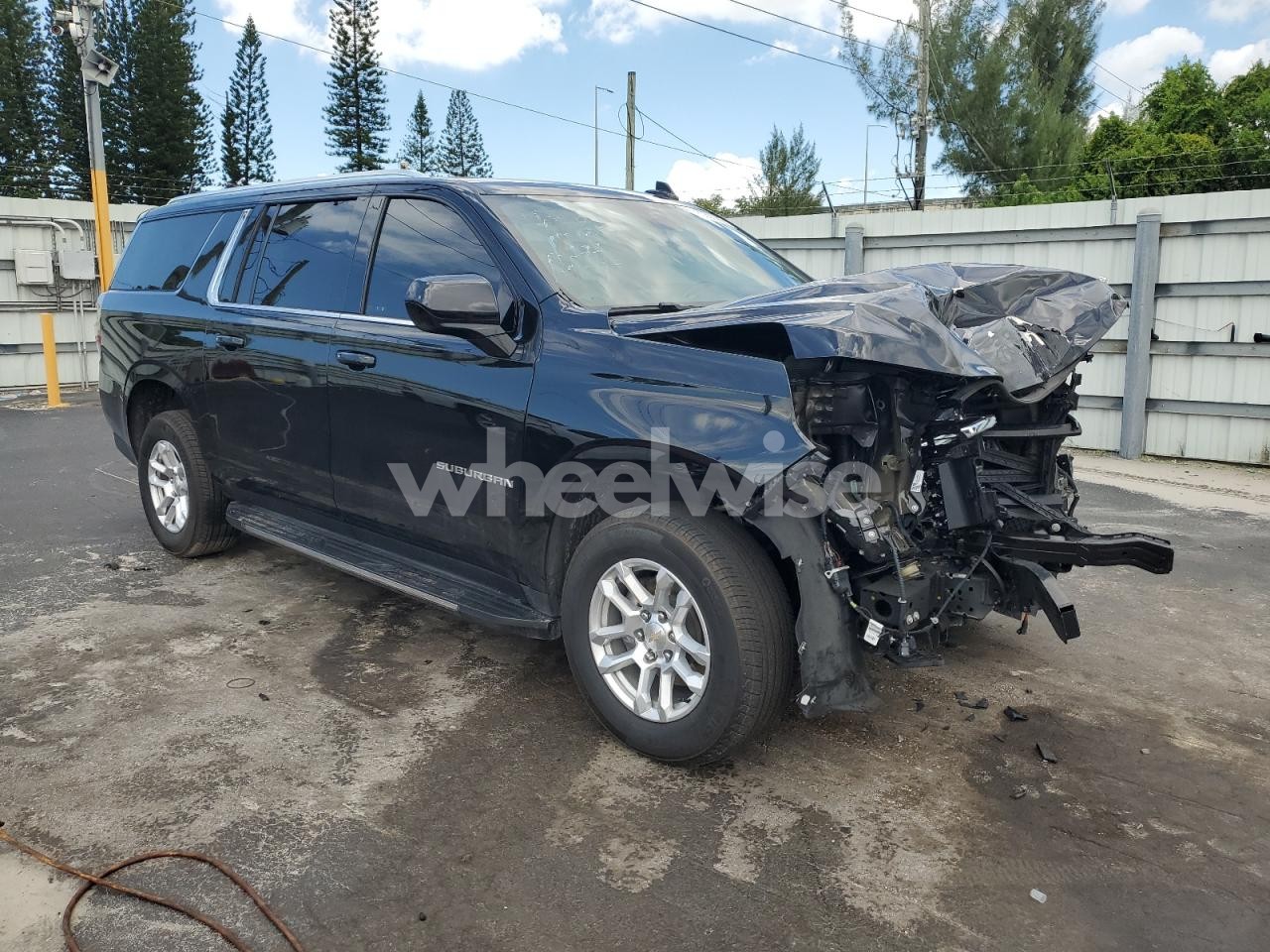 Photo 4 of 2024 CHEVROLET SUBURBAN C1500 LS N/A (VIN 1GNSCBKT0RR332135)