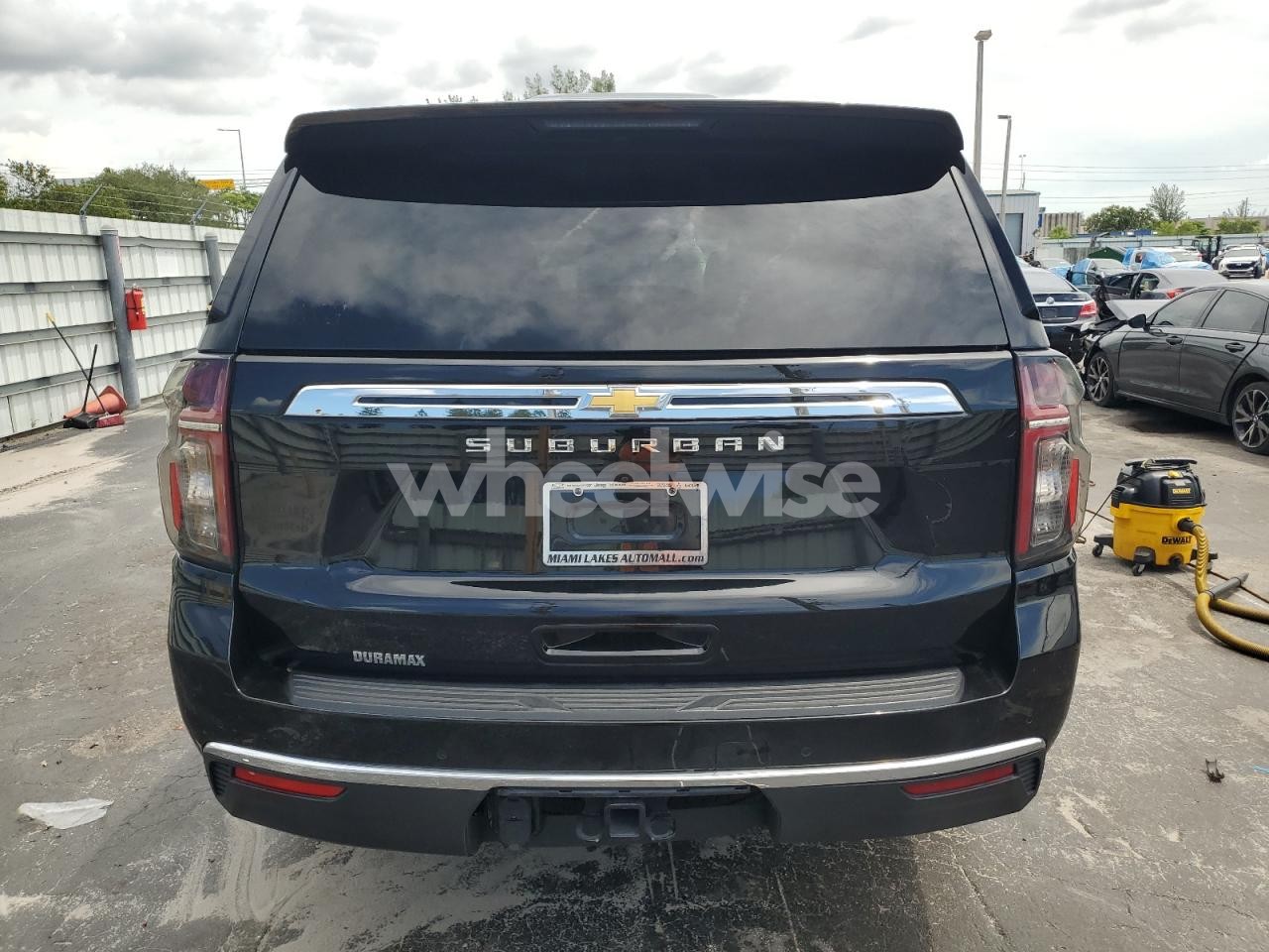 Photo 6 of 2024 CHEVROLET SUBURBAN C1500 LS N/A (VIN 1GNSCBKT0RR332135)