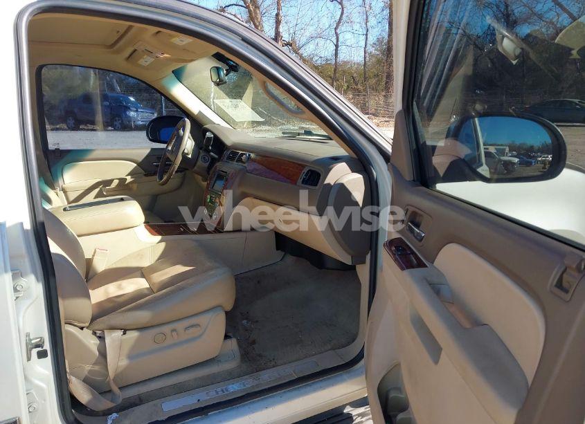 Photo 5 of 2011 Chevrolet Tahoe LTZ (VIN 1GNSCCE00BR133115)