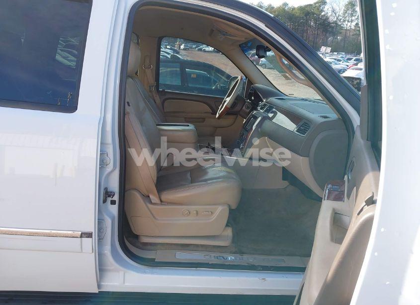 Photo 5 of 2011 Chevrolet Tahoe LTZ (VIN 1GNSCCE01BR175342)