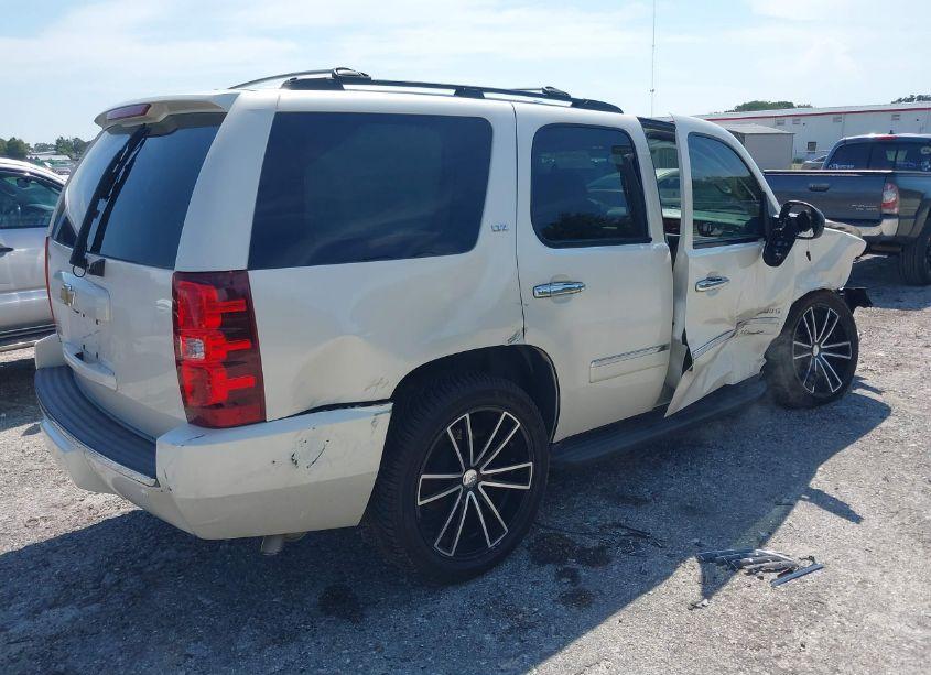 Photo 4 of 2013 Chevrolet Tahoe LTZ (VIN 1GNSCCE01DR278991)
